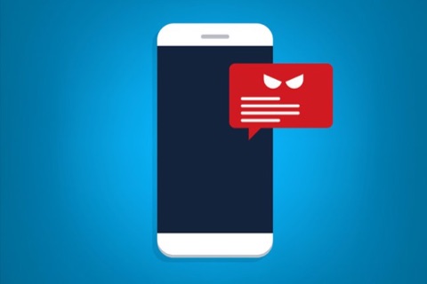 Smartphone mit roter Warnsprechblase als Symbol f&uuml;r Betrugs-SMS
